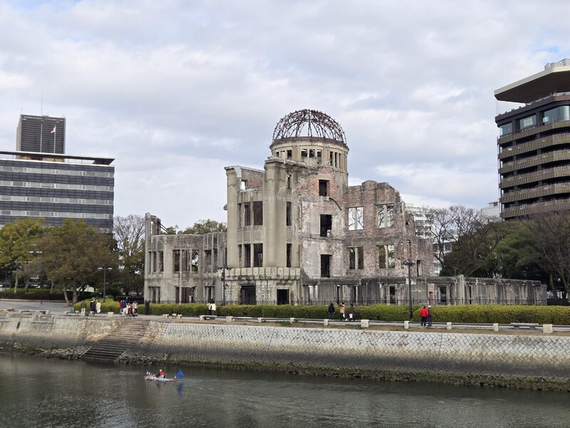 広島原爆ドームを離れたところから撮った